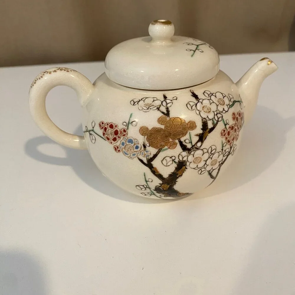 19th Century Satsuma Japanese Teapot Floral‎ Hand Painted Porcelain